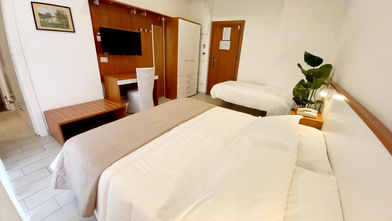 Hotel Brotas Rimini Eksteriør bilde