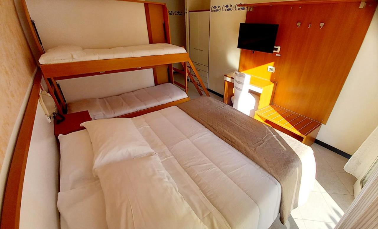 Hotel Brotas Rimini Eksteriør bilde