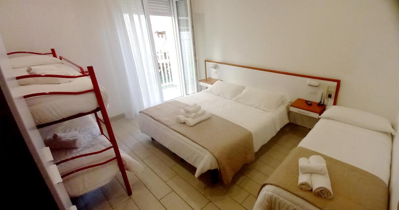 Hotel Brotas Rimini Eksteriør bilde