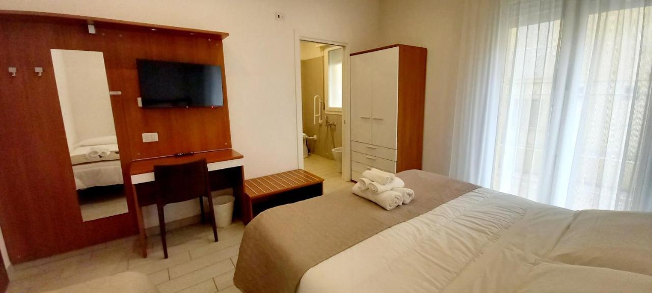 Hotel Brotas Rimini Eksteriør bilde