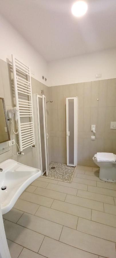 Hotel Brotas Rimini Eksteriør bilde