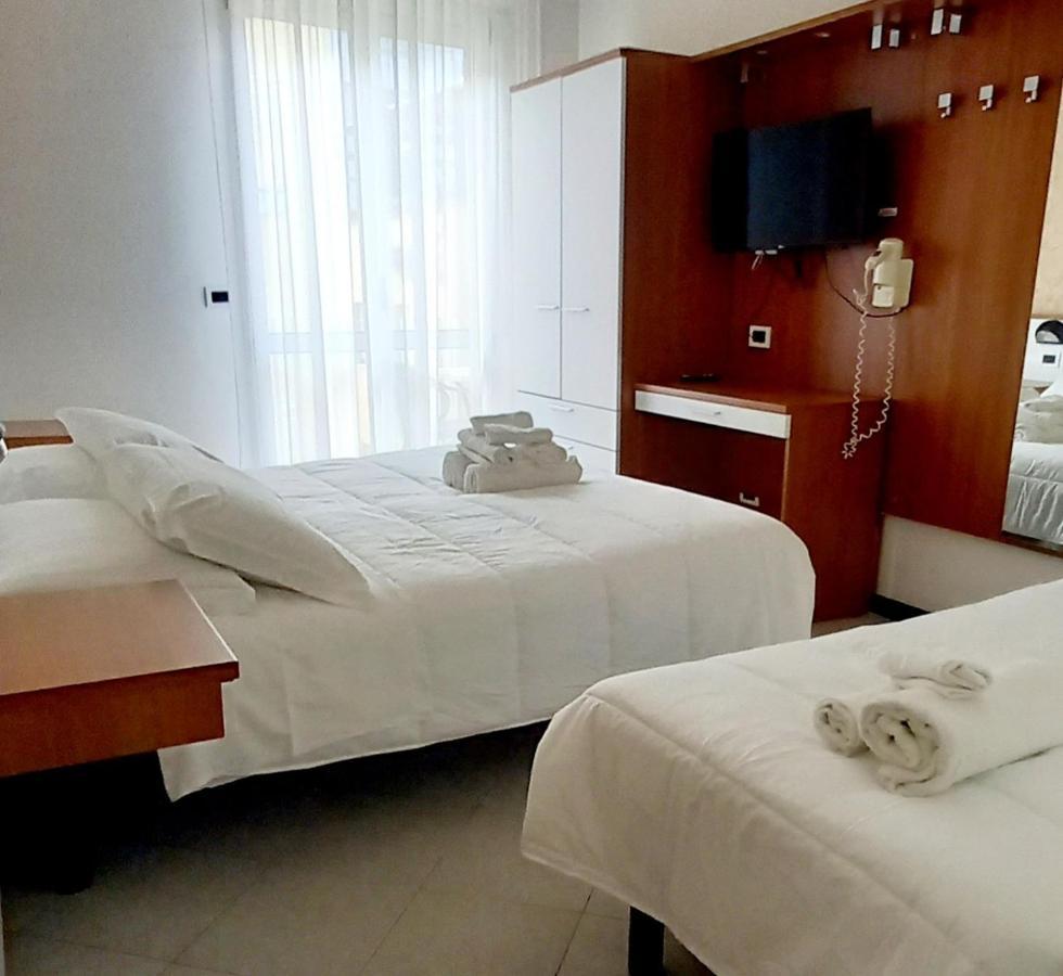 Hotel Brotas Rimini Eksteriør bilde