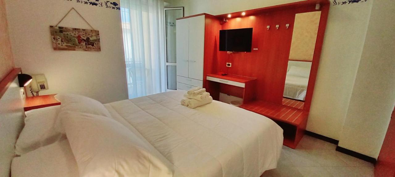 Hotel Brotas Rimini Eksteriør bilde