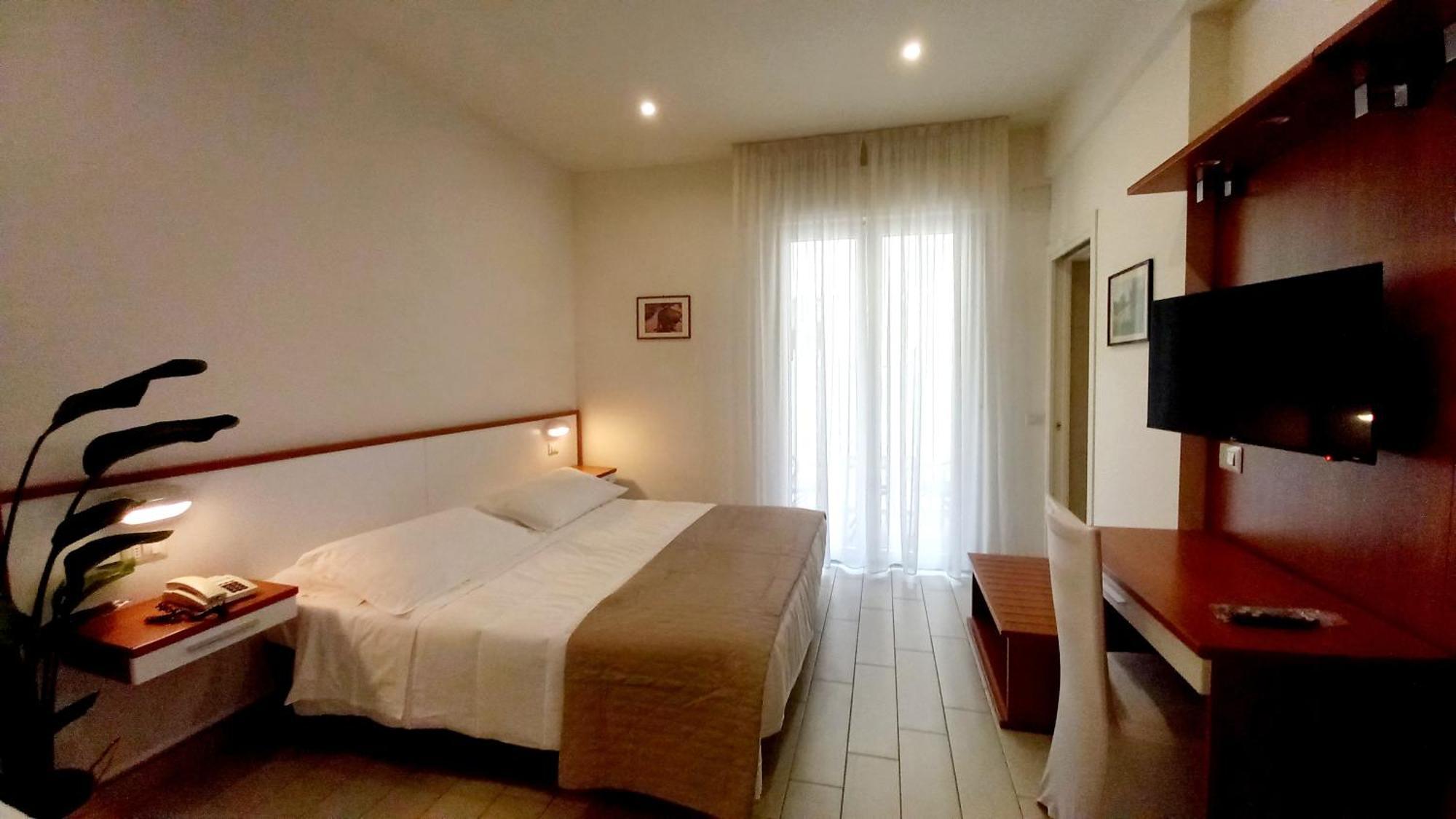 Hotel Brotas Rimini Eksteriør bilde