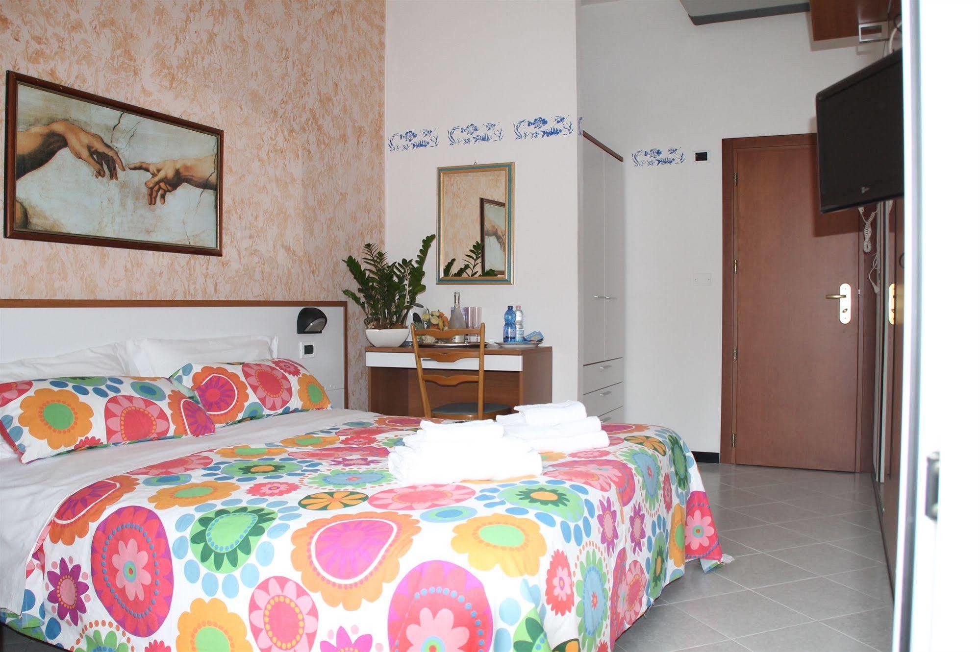 Hotel Brotas Rimini Eksteriør bilde