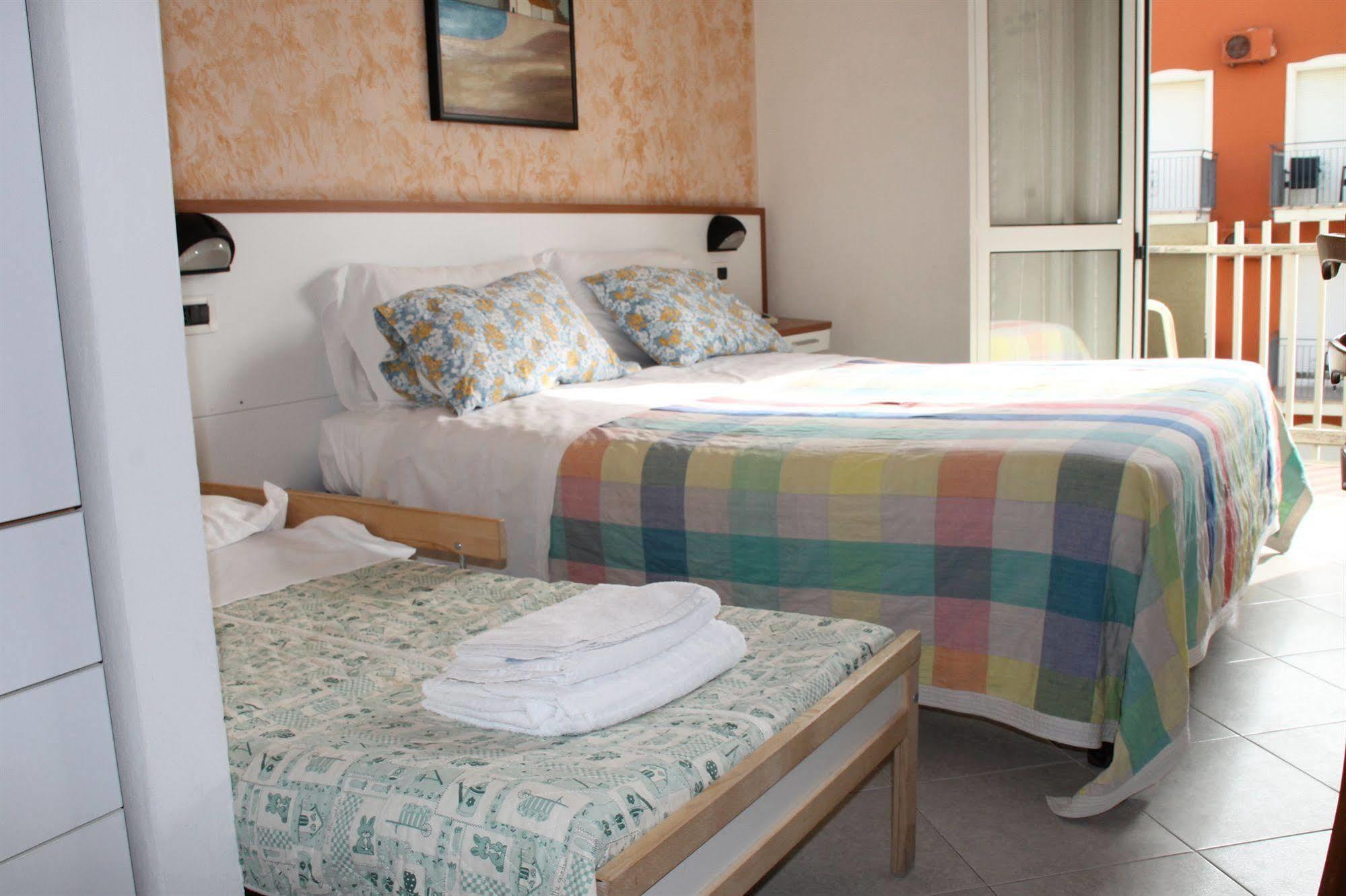 Hotel Brotas Rimini Eksteriør bilde